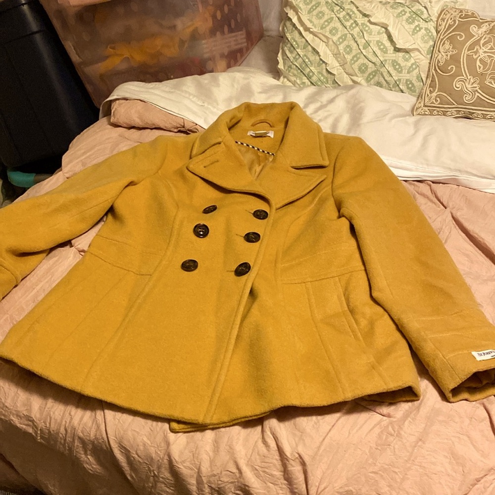 St. John’s Bay women’s size large heavy duty winter coat in mustard seed yellow